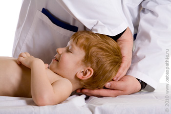 Остеопат лечит задержку речевого развития у ребенка